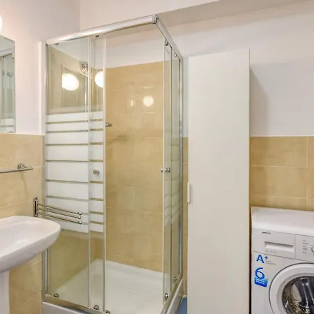 2 Bedroom Lovely In Apartamento