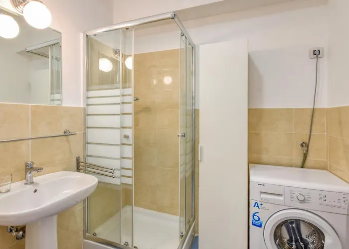 2 Bedroom Lovely In Apartamento