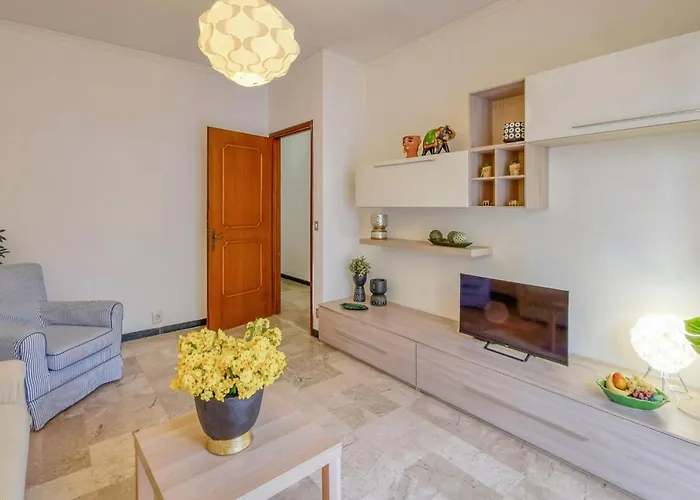 2 Bedroom Lovely In