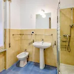 2 Bedroom Lovely In דירה