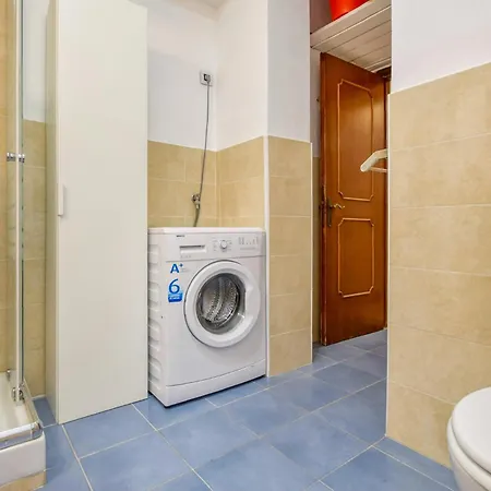 דירה 2 Bedroom Lovely In