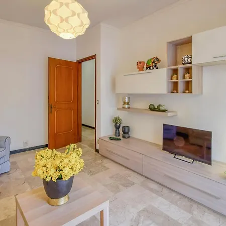 2 Bedroom Lovely In