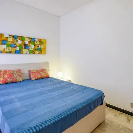 2 Bedroom Lovely In דירה *